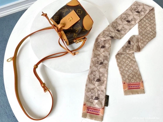 Official oldcobbler LOUIS VUITTON NOÉ PURSE 0719
